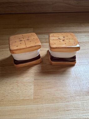 Cracker Barrel S'mores Salt and Pepper Shakers